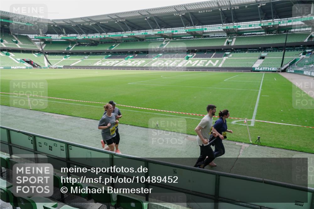 13.09.2026 - 21. swb-Marathon Bremen Michael Burmester http://msf.ph/oto/10489452 13.09.2026 10:51:41 Laufen im Stadion 10387, 10533, 10534, 10573, 10627, 10650, 10967, 10968, 11017, 11025, 11161, 11195, 11266, 11341, 11352, 11444, 11496, 11538, 11807, 12377, 12408, 12535, 12546, 10264, 10292, 10349, 10407, 10440, 10732, 10754, 10789, 10925, 11104, 11262, 11423, 11443, 11541, 11663, 11698, 11980, 12083, 12157, 12340, 12444, 12471, 12472, 12542, 12561 meine-sportfotos.de