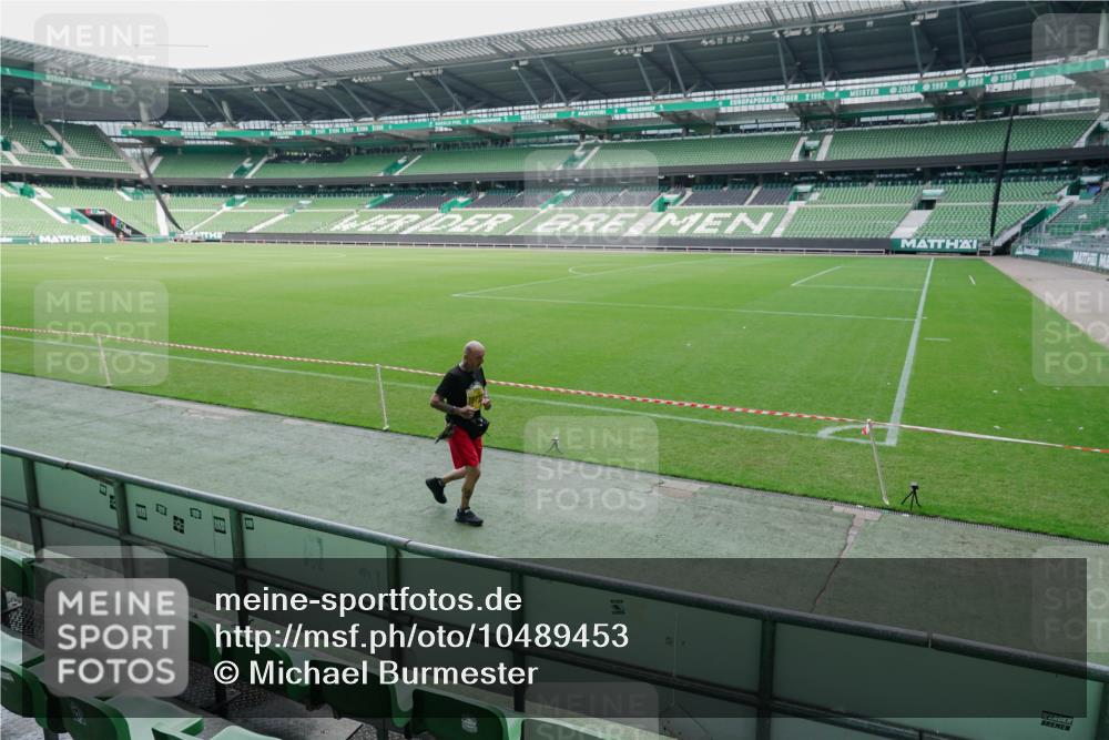 13.09.2026 - 21. swb-Marathon Bremen Michael Burmester http://msf.ph/oto/10489453 13.09.2026 10:51:51 Laufen im Stadion 10387, 10533, 10534, 10573, 10650, 10967, 10968, 11017, 11025, 11161, 11195, 11341, 11352, 11444, 11496, 11538, 11807, 12377, 12408, 12535, 12546, 10264, 10292, 10407, 10413, 10440, 10732, 10754, 10789, 10925, 11104, 11254, 11262, 11423, 11443, 11541, 11663, 11698, 11851, 11942, 11980, 12083, 12157, 12340, 12444, 12471, 12472, 12542, 12561 meine-sportfotos.de