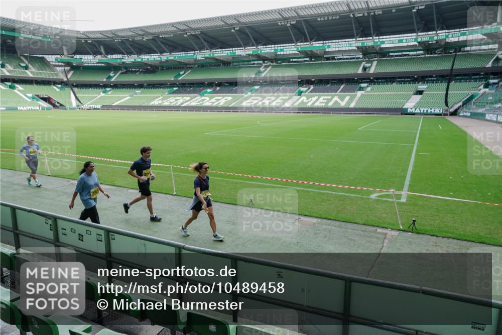 13.09.2026 - 21. swb-Marathon Bremen Michael Burmester http://msf.ph/oto/10489458 13.09.2026 10:52:16 Laufen im Stadion 10317, 10387, 10533, 10534, 10650, 10967, 10968, 11017, 11025, 11161, 11195, 11341, 11352, 11444, 11496, 11538, 11807, 12377, 12408, 12535, 12546, 10264, 10292, 10407, 10413, 10440, 10732, 10754, 10789, 10925, 11104, 11254, 11262, 11423, 11443, 11541, 11663, 11698, 11712, 11851, 11942, 11980, 12083, 12340, 12444, 12471, 12472, 12542, 12561 meine-sportfotos.de
