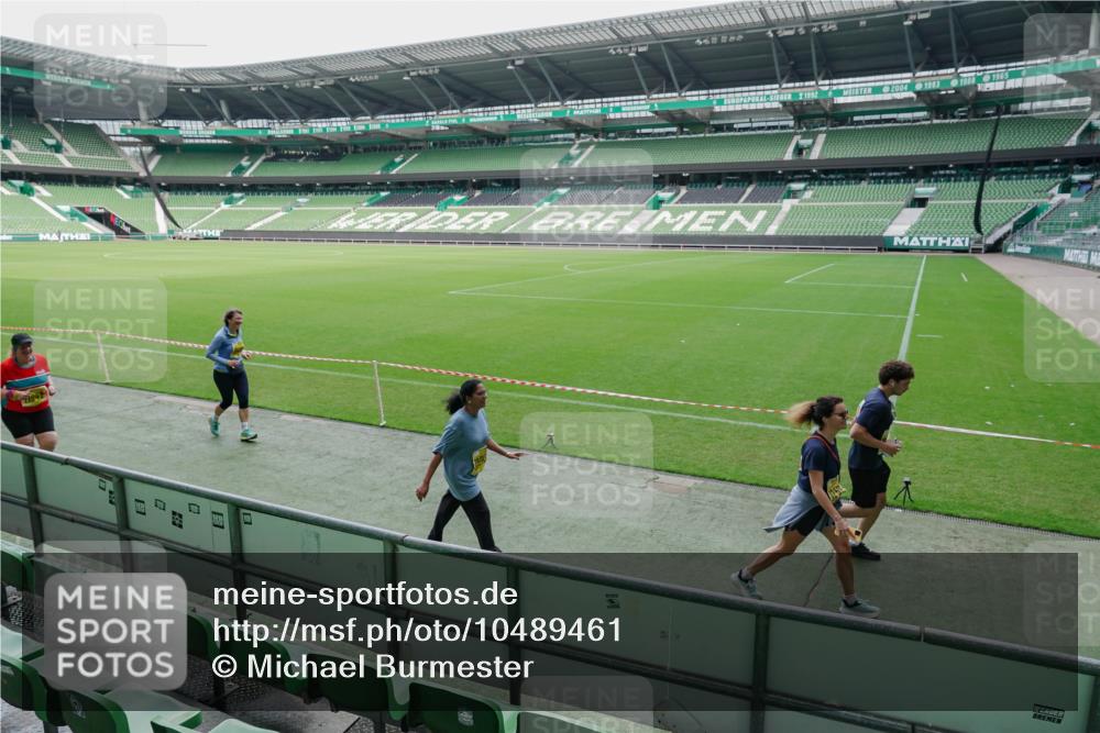 13.09.2026 - 21. swb-Marathon Bremen Michael Burmester http://msf.ph/oto/10489461 13.09.2026 10:52:18 Laufen im Stadion 10317, 10387, 10533, 10534, 10650, 10967, 10968, 11017, 11025, 11161, 11195, 11341, 11352, 11444, 11496, 11538, 11807, 12377, 12408, 12416, 12535, 12546, 10264, 10292, 10407, 10413, 10440, 10732, 10754, 10789, 10925, 11104, 11254, 11262, 11423, 11443, 11541, 11663, 11698, 11712, 11851, 11942, 11980, 12083, 12440, 12444, 12471, 12472, 12542, 12561 meine-sportfotos.de