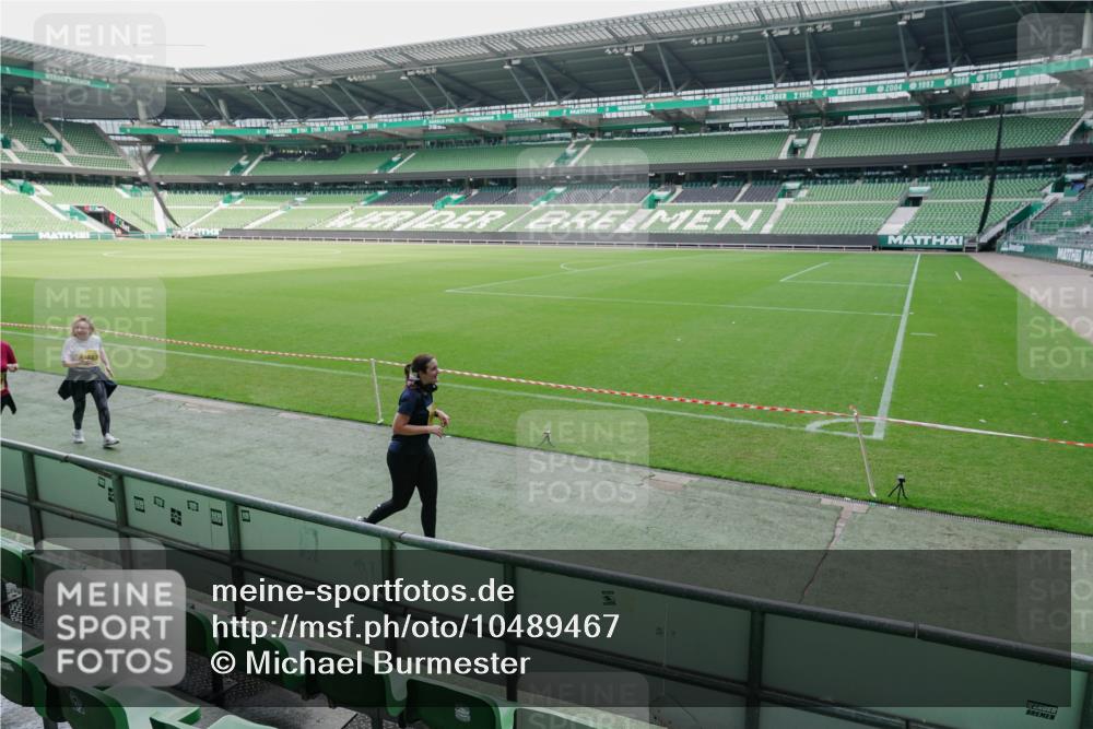 13.09.2026 - 21. swb-Marathon Bremen Michael Burmester http://msf.ph/oto/10489467 13.09.2026 10:52:46 Laufen im Stadion 10317, 10387, 10650, 10967, 10968, 11017, 11025, 11161, 11195, 11341, 11444, 11538, 12377, 12408, 12416, 12546, 10407, 10413, 10440, 10710, 10754, 10789, 11031, 11254, 11541, 11712, 11780, 11851, 11942, 11980, 12440, 12471, 12542, 12561 meine-sportfotos.de