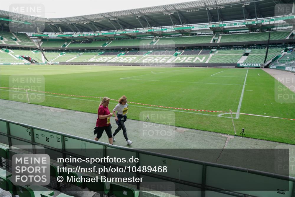 13.09.2026 - 21. swb-Marathon Bremen Michael Burmester http://msf.ph/oto/10489468 13.09.2026 10:52:49 Laufen im Stadion 10317, 10387, 10650, 10967, 10968, 11017, 11025, 11161, 11195, 11341, 11444, 11538, 12377, 12408, 12416, 12546, 10407, 10413, 10440, 10667, 10710, 10754, 10789, 11031, 11254, 11541, 11712, 11780, 11851, 11942, 11980, 12440, 12471, 12542, 12561 meine-sportfotos.de