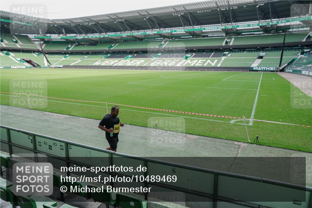13.09.2026 - 21. swb-Marathon Bremen Michael Burmester http://msf.ph/oto/10489469 13.09.2026 10:52:57 Laufen im Stadion 10317, 10387, 10967, 10968, 11017, 11025, 11161, 11195, 11341, 11444, 11538, 12416, 12546, 10407, 10413, 10627, 10667, 10710, 10754, 11031, 11254, 11266, 11541, 11712, 11780, 11851, 11942, 11980, 12440, 12542 meine-sportfotos.de