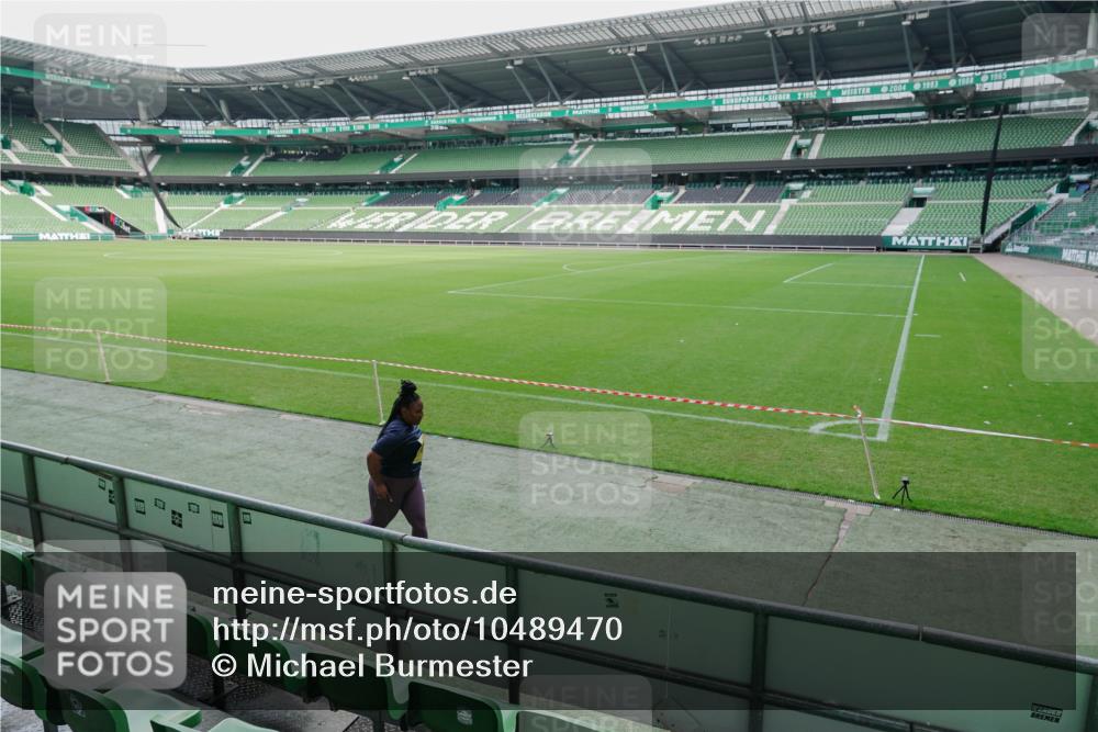 13.09.2026 - 21. swb-Marathon Bremen Michael Burmester http://msf.ph/oto/10489470 13.09.2026 10:53:00 Laufen im Stadion 10317, 10387, 10967, 10968, 11017, 11025, 11161, 11341, 11444, 11538, 12416, 12546, 10407, 10413, 10627, 10667, 10710, 10754, 11031, 11254, 11266, 11541, 11712, 11780, 11851, 11942, 11980, 12440, 12542 meine-sportfotos.de