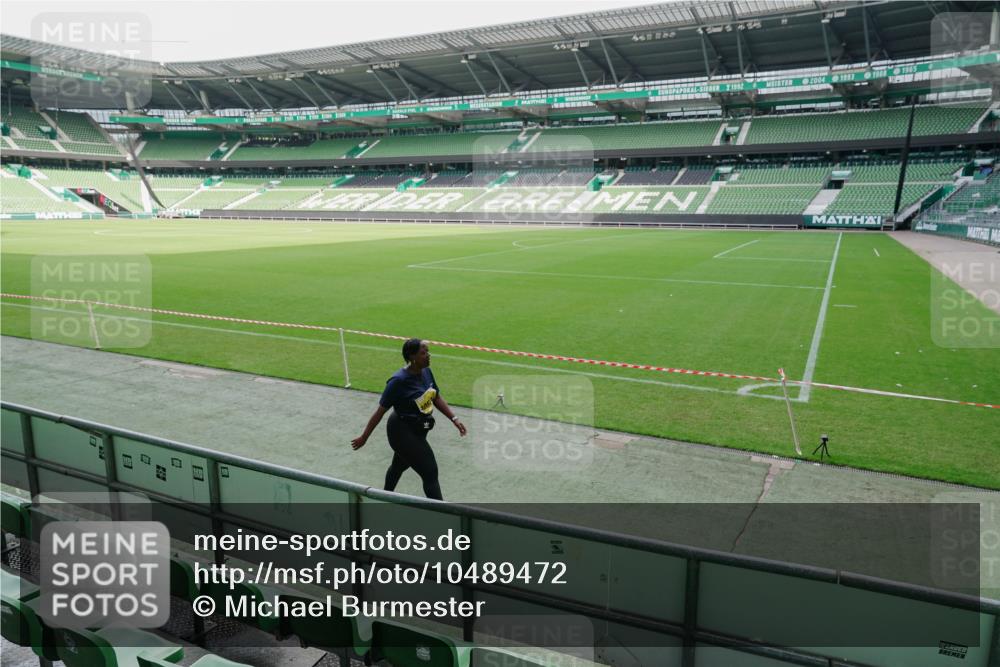 13.09.2026 - 21. swb-Marathon Bremen Michael Burmester http://msf.ph/oto/10489472 13.09.2026 10:53:39 Laufen im Stadion 10317, 10967, 11017, 11444, 12163, 12416, 10413, 10573, 10627, 10667, 10710, 10754, 11031, 11254, 11266, 11712, 11780, 11807, 11851, 11942, 12440 meine-sportfotos.de