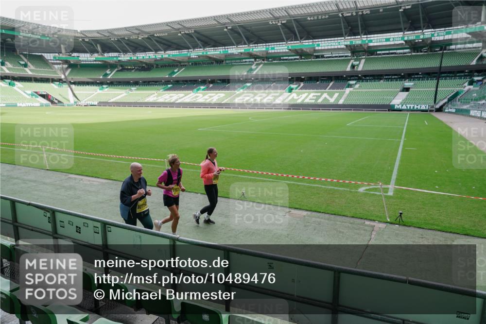 13.09.2026 - 21. swb-Marathon Bremen Michael Burmester http://msf.ph/oto/10489476 13.09.2026 10:54:42 Laufen im Stadion 12163, 10387, 10533, 10534, 10573, 10627, 10650, 10667, 10968, 11025, 11031, 11161, 11195, 11266, 11352, 11496, 11807, 12377, 12408, 12535, 12546 meine-sportfotos.de