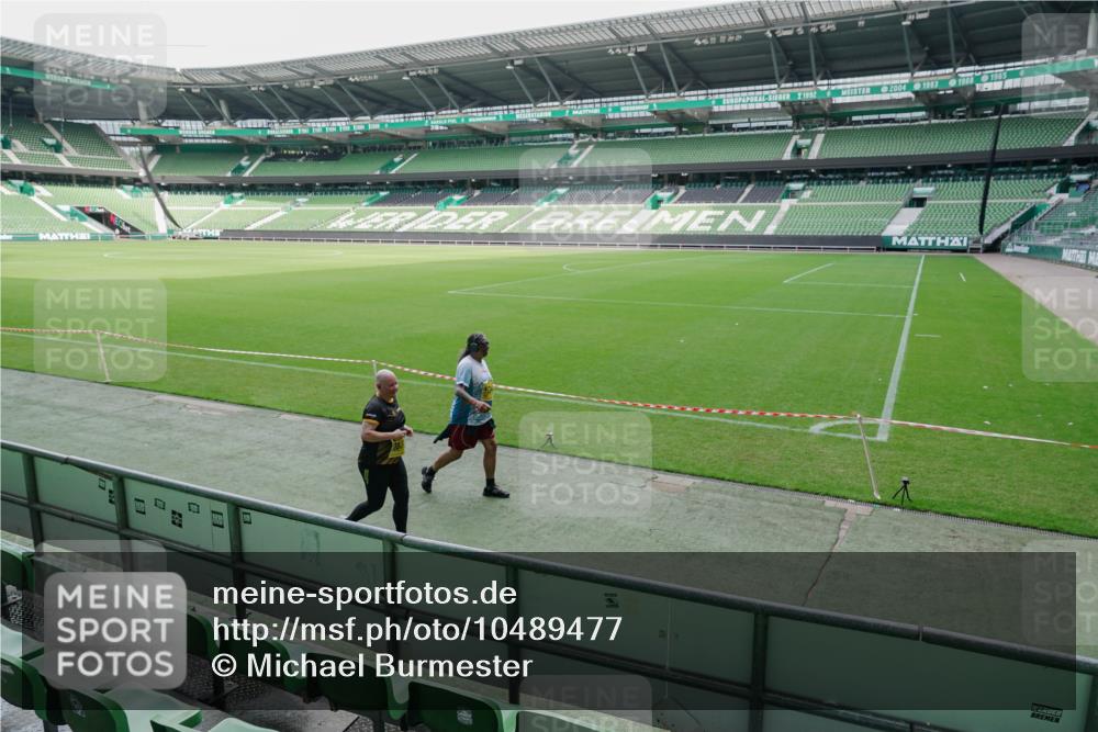 13.09.2026 - 21. swb-Marathon Bremen Michael Burmester http://msf.ph/oto/10489477 13.09.2026 10:54:53 Laufen im Stadion 12163, 10387, 10533, 10534, 10573, 10627, 10650, 10967, 10968, 11025, 11161, 11195, 11266, 11341, 11352, 11496, 11538, 11807, 12377, 12408, 12535, 12546 meine-sportfotos.de