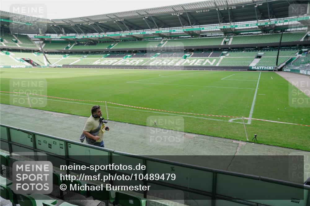 13.09.2026 - 21. swb-Marathon Bremen Michael Burmester http://msf.ph/oto/10489479 13.09.2026 10:55:00 Laufen im Stadion 12163, 10387, 10533, 10534, 10573, 10650, 10967, 10968, 11017, 11025, 11161, 11195, 11341, 11352, 11444, 11496, 11538, 11807, 12377, 12408, 12535, 12546 meine-sportfotos.de
