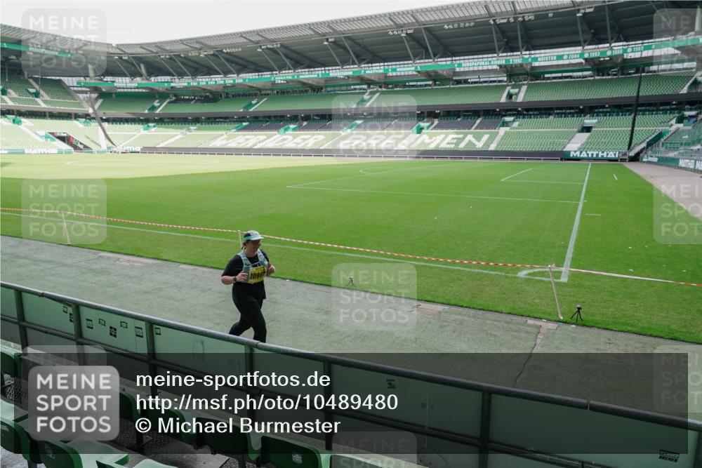 13.09.2026 - 21. swb-Marathon Bremen Michael Burmester http://msf.ph/oto/10489480 13.09.2026 10:55:15 Laufen im Stadion 12163, 10387, 10533, 10534, 10573, 10650, 10967, 10968, 11017, 11025, 11161, 11195, 11341, 11352, 11444, 11496, 11538, 11807, 12377, 12408, 12535, 12546 meine-sportfotos.de