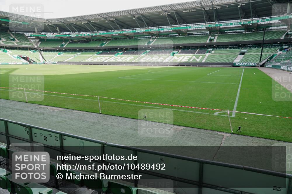 13.09.2026 - 21. swb-Marathon Bremen Michael Burmester http://msf.ph/oto/10489492 13.09.2026 11:04:45 Laufen im Stadion 11523, 11580, 12562 meine-sportfotos.de