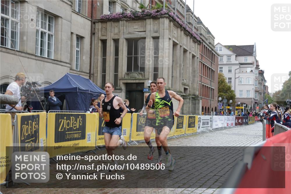 13.09.2026 - Kiel Lauf Yannick Fuchs http://msf.ph/oto/10489506 13.09.2026 11:23:59 Laufen 879, 12244 meine-sportfotos.de