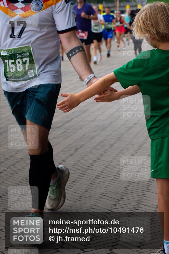 13.09.2026 - 21. swb-Marathon Bremen jh.framed http://msf.ph/oto/10491476 Laufen 7587 meine-sportfotos.de