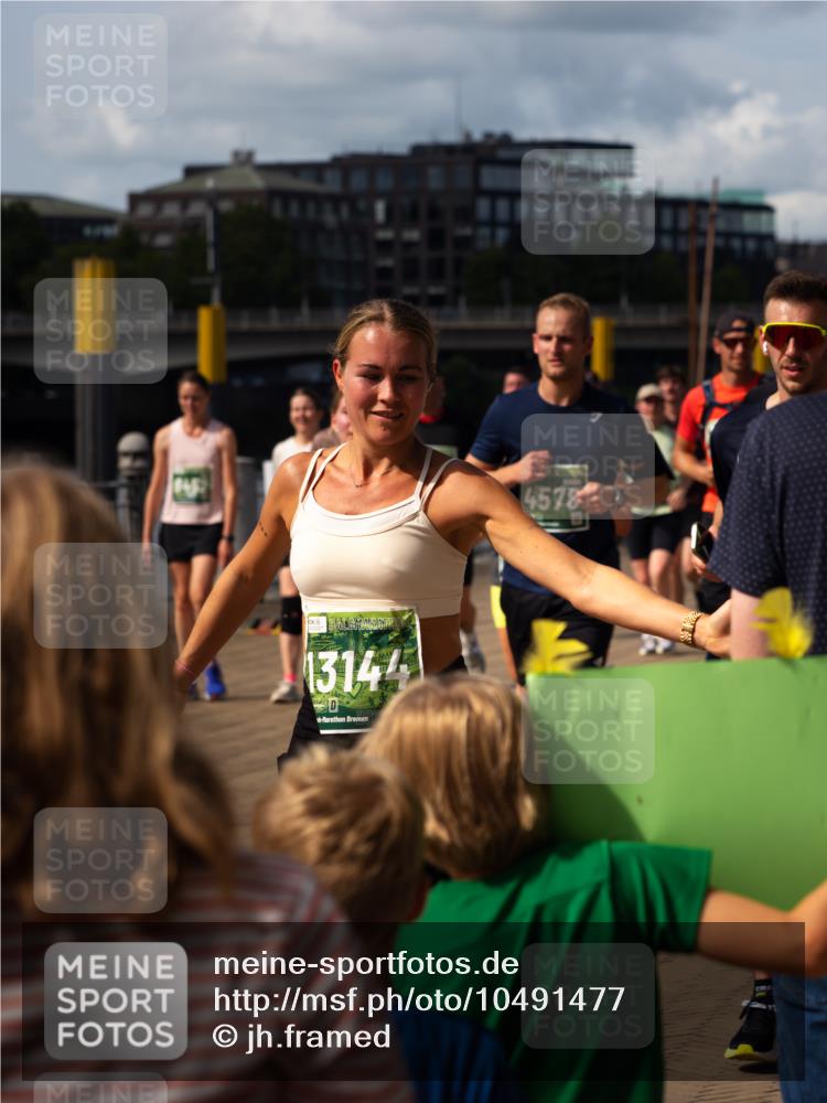 13.09.2026 - 21. swb-Marathon Bremen jh.framed http://msf.ph/oto/10491477 Laufen 13144 meine-sportfotos.de