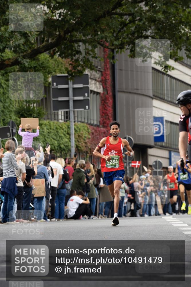 13.09.2026 - 21. swb-Marathon Bremen jh.framed http://msf.ph/oto/10491479 13.09.2026 10:30:52 Laufen 4264 meine-sportfotos.de
