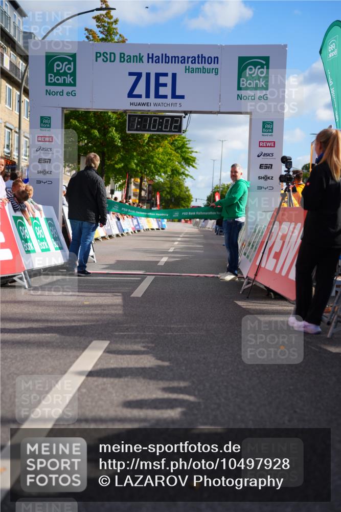 20.09.2026 - PSD Bank Halbmarathon LAZAROV Photography http://msf.ph/oto/10497928 20.09.2026 11:10:02 Ziel  meine-sportfotos.de