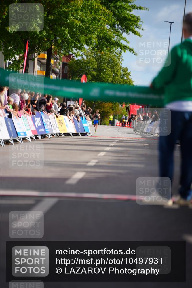 20.09.2026 - PSD Bank Halbmarathon LAZAROV Photography http://msf.ph/oto/10497931 20.09.2026 11:10:26 Ziel 1906 meine-sportfotos.de