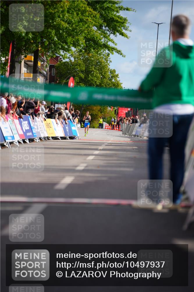 20.09.2026 - PSD Bank Halbmarathon LAZAROV Photography http://msf.ph/oto/10497937 20.09.2026 11:10:27 Ziel 1906 meine-sportfotos.de
