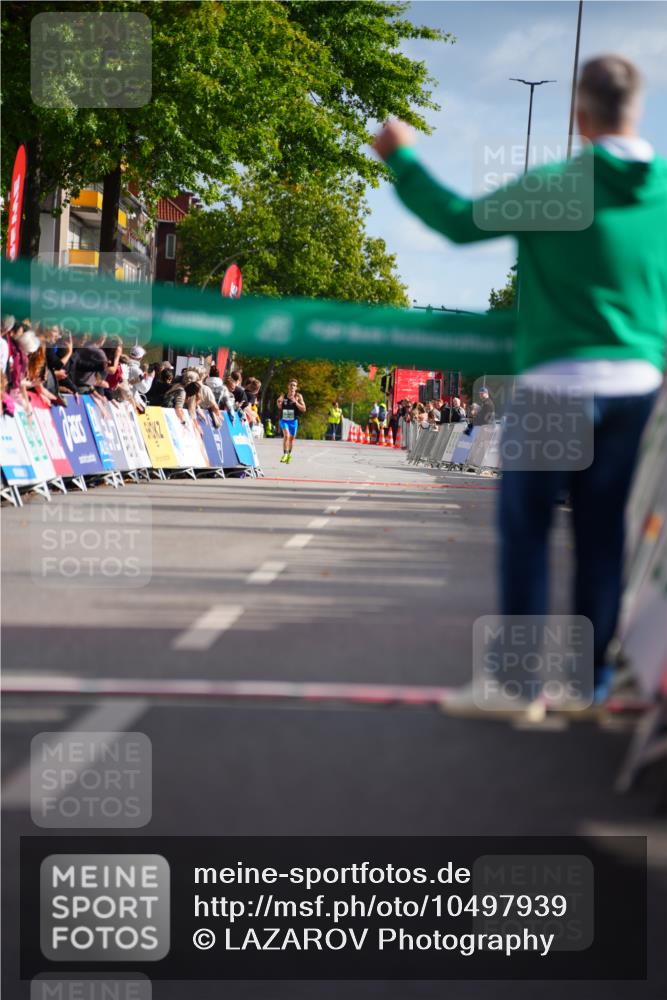 20.09.2026 - PSD Bank Halbmarathon LAZAROV Photography http://msf.ph/oto/10497939 20.09.2026 11:10:28 Ziel 1906 meine-sportfotos.de