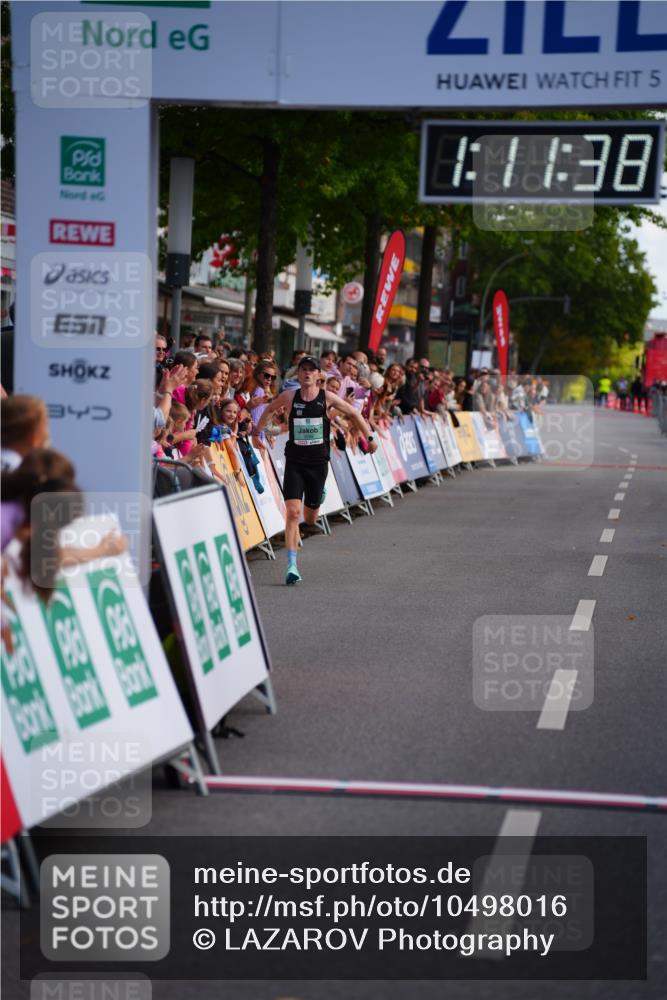 20.09.2026 - PSD Bank Halbmarathon LAZAROV Photography http://msf.ph/oto/10498016 20.09.2026 11:11:38 Ziel 3599 meine-sportfotos.de