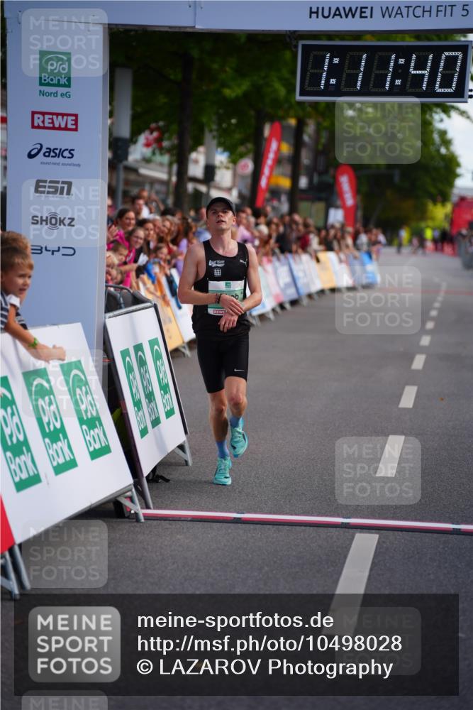 20.09.2026 - PSD Bank Halbmarathon LAZAROV Photography http://msf.ph/oto/10498028 20.09.2026 11:11:40 Ziel 3599 meine-sportfotos.de