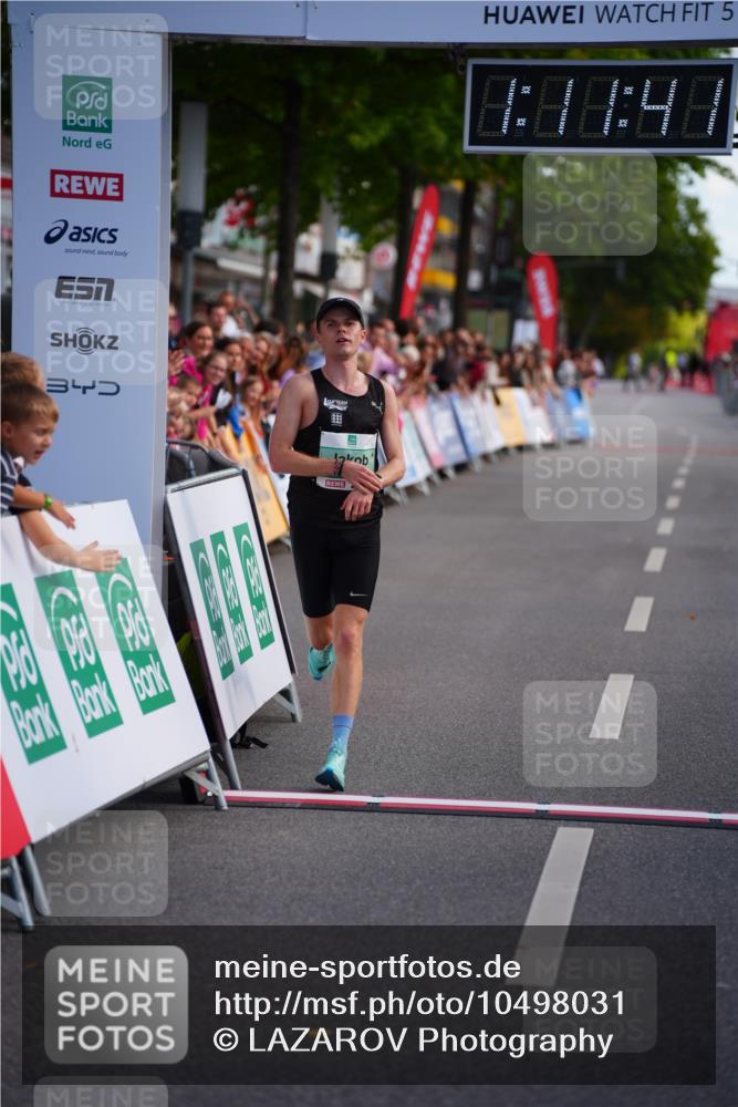 20.09.2026 - PSD Bank Halbmarathon LAZAROV Photography http://msf.ph/oto/10498031 20.09.2026 11:11:40 Ziel 3599 meine-sportfotos.de