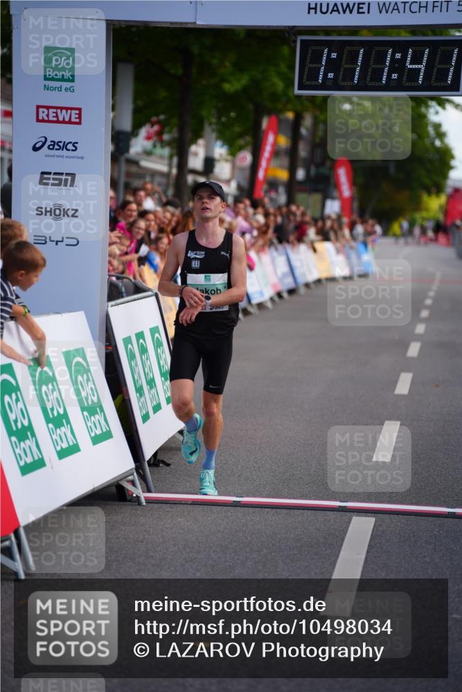 20.09.2026 - PSD Bank Halbmarathon LAZAROV Photography http://msf.ph/oto/10498034 20.09.2026 11:11:40 Ziel 3599 meine-sportfotos.de