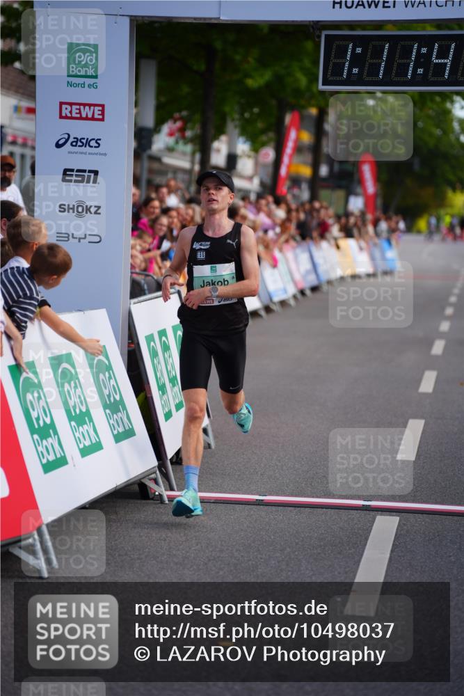 20.09.2026 - PSD Bank Halbmarathon LAZAROV Photography http://msf.ph/oto/10498037 20.09.2026 11:11:40 Ziel 3599 meine-sportfotos.de