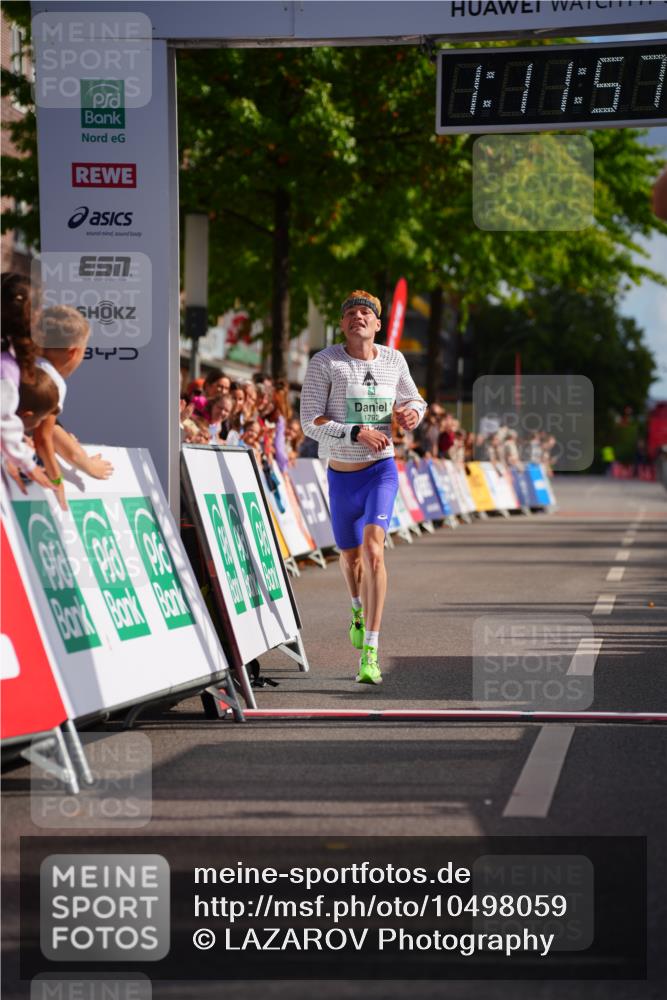 20.09.2026 - PSD Bank Halbmarathon LAZAROV Photography http://msf.ph/oto/10498059 20.09.2026 11:11:56 Ziel 1792 meine-sportfotos.de