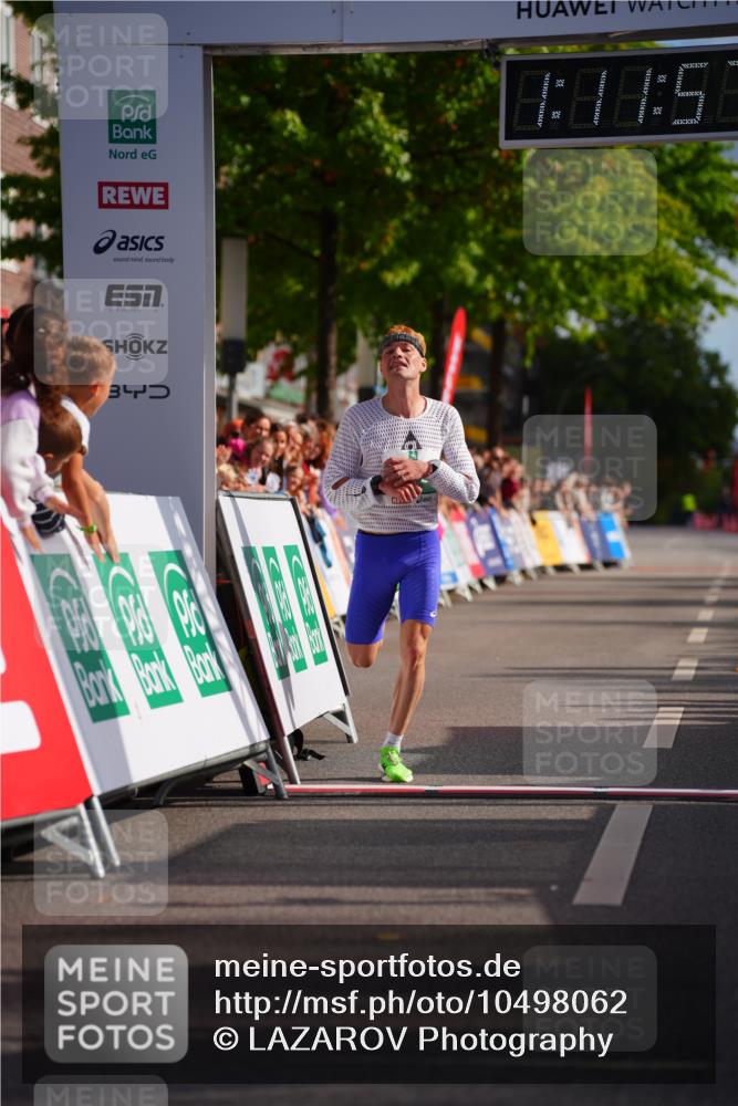 20.09.2026 - PSD Bank Halbmarathon LAZAROV Photography http://msf.ph/oto/10498062 20.09.2026 11:11:56 Ziel 1792 meine-sportfotos.de