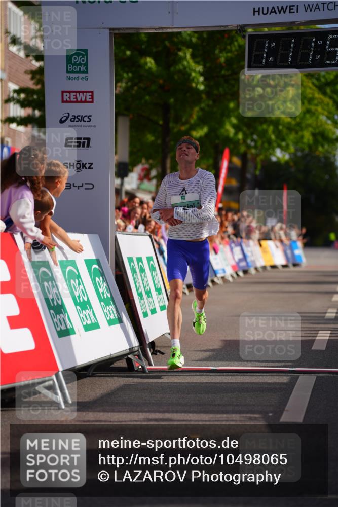 20.09.2026 - PSD Bank Halbmarathon LAZAROV Photography http://msf.ph/oto/10498065 20.09.2026 11:11:57 Ziel 1792 meine-sportfotos.de