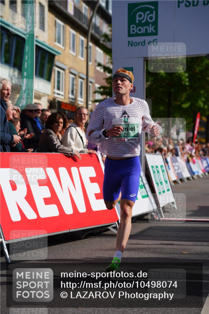 20.09.2026 - PSD Bank Halbmarathon LAZAROV Photography http://msf.ph/oto/10498074 20.09.2026 11:11:58 Ziel 1792 meine-sportfotos.de