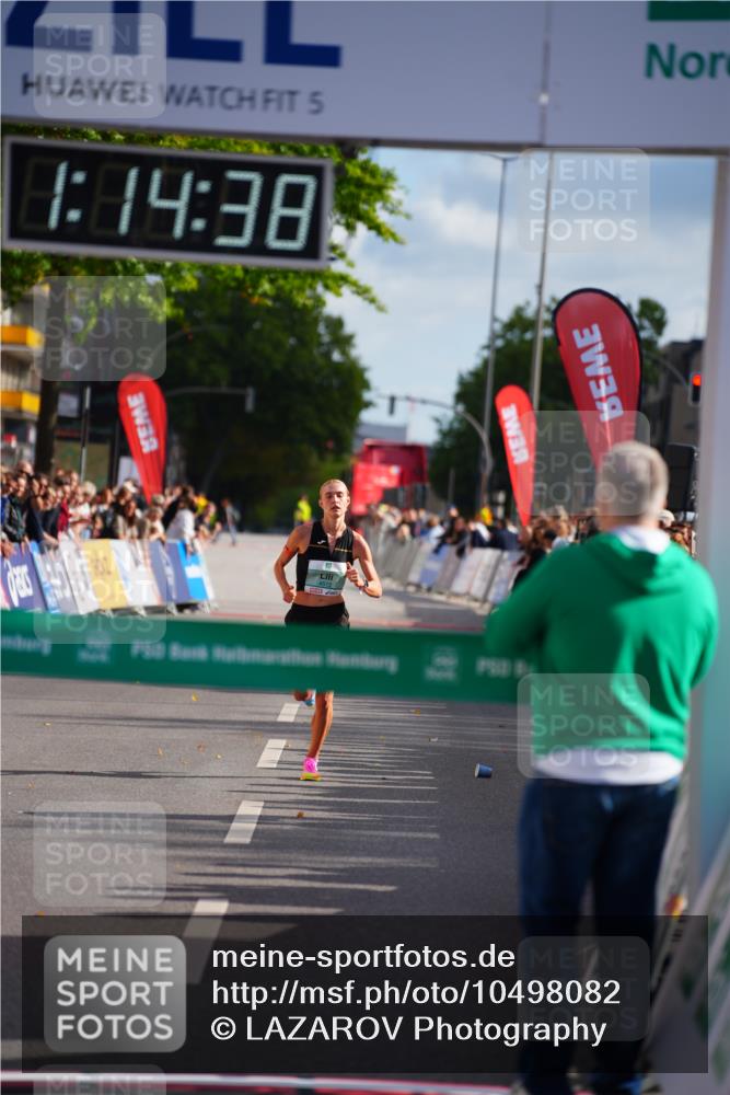 20.09.2026 - PSD Bank Halbmarathon LAZAROV Photography http://msf.ph/oto/10498082 20.09.2026 11:14:38 Ziel 4512 meine-sportfotos.de