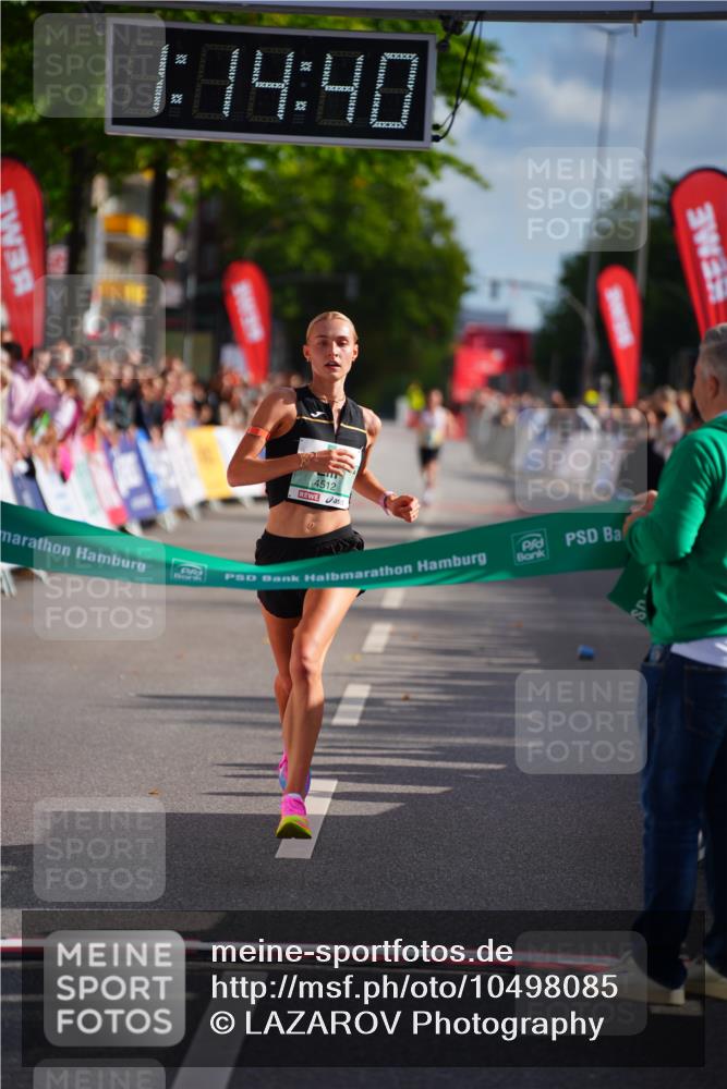 20.09.2026 - PSD Bank Halbmarathon LAZAROV Photography http://msf.ph/oto/10498085 20.09.2026 11:14:40 Ziel 4512 meine-sportfotos.de