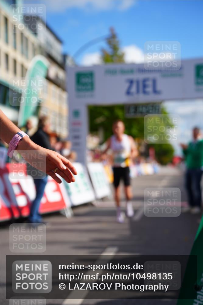 20.09.2026 - PSD Bank Halbmarathon LAZAROV Photography http://msf.ph/oto/10498135 20.09.2026 11:14:50 Ziel 4152 meine-sportfotos.de