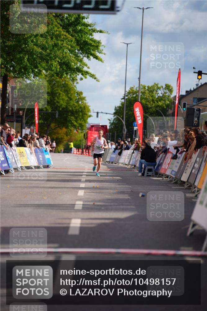 20.09.2026 - PSD Bank Halbmarathon LAZAROV Photography http://msf.ph/oto/10498157 20.09.2026 11:15:52 Ziel  meine-sportfotos.de
