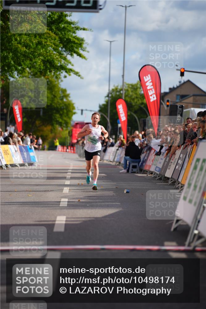 20.09.2026 - PSD Bank Halbmarathon LAZAROV Photography http://msf.ph/oto/10498174 20.09.2026 11:15:56 Ziel 3986 meine-sportfotos.de