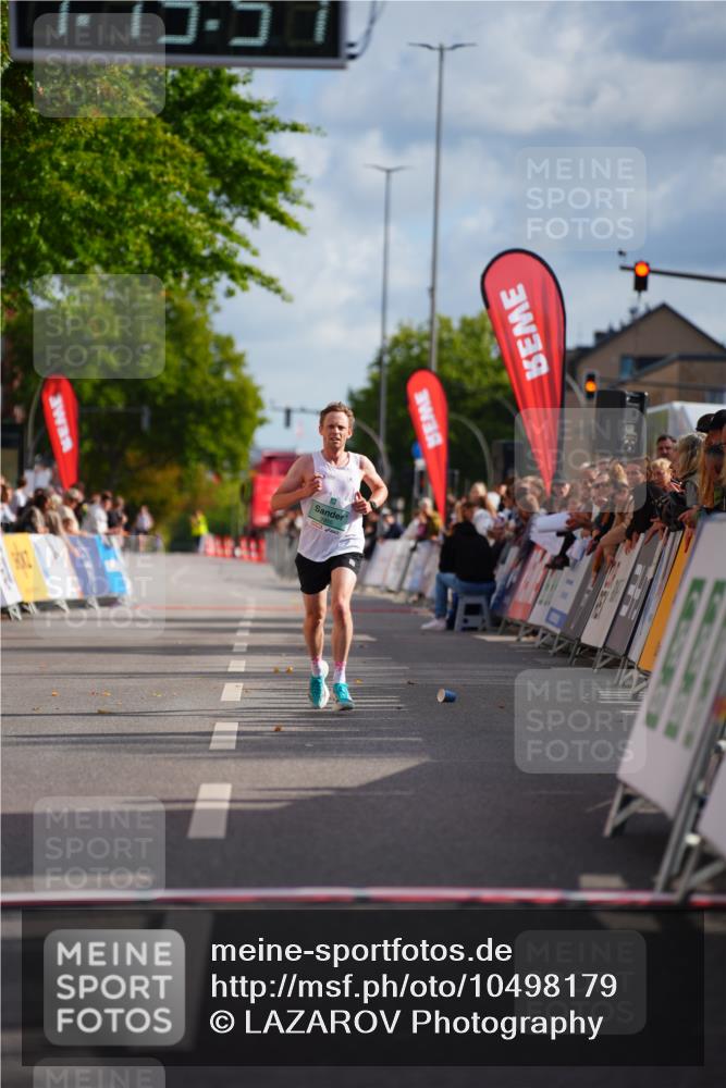 20.09.2026 - PSD Bank Halbmarathon LAZAROV Photography http://msf.ph/oto/10498179 20.09.2026 11:15:56 Ziel 3986 meine-sportfotos.de