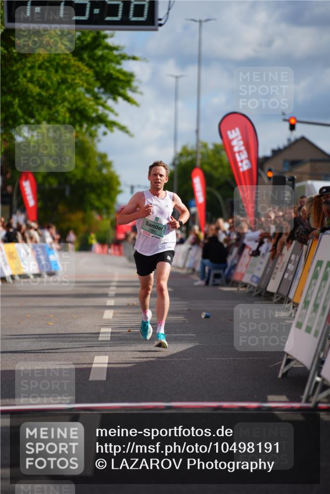20.09.2026 - PSD Bank Halbmarathon LAZAROV Photography http://msf.ph/oto/10498191 20.09.2026 11:15:58 Ziel 3986 meine-sportfotos.de