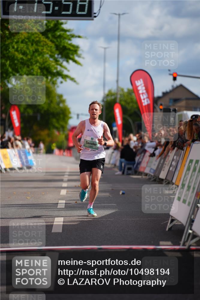 20.09.2026 - PSD Bank Halbmarathon LAZAROV Photography http://msf.ph/oto/10498194 20.09.2026 11:15:58 Ziel 3986 meine-sportfotos.de