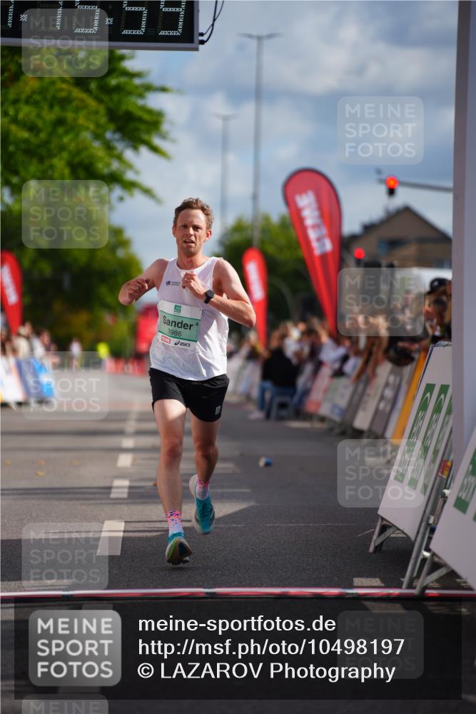 20.09.2026 - PSD Bank Halbmarathon LAZAROV Photography http://msf.ph/oto/10498197 20.09.2026 11:15:59 Ziel 3986 meine-sportfotos.de