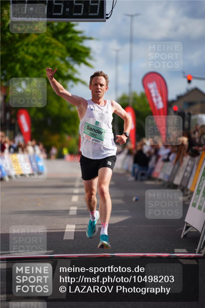 20.09.2026 - PSD Bank Halbmarathon LAZAROV Photography http://msf.ph/oto/10498203 20.09.2026 11:15:59 Ziel 3986 meine-sportfotos.de