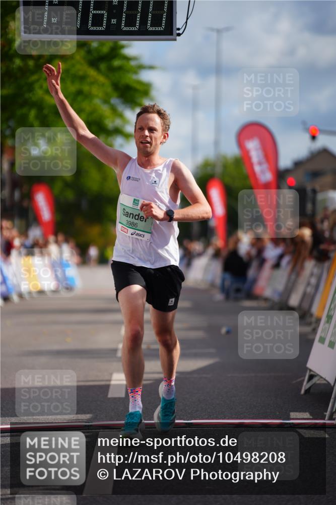 20.09.2026 - PSD Bank Halbmarathon LAZAROV Photography http://msf.ph/oto/10498208 20.09.2026 11:15:59 Ziel 3986 meine-sportfotos.de