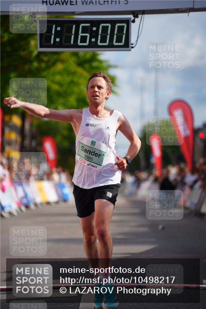 20.09.2026 - PSD Bank Halbmarathon LAZAROV Photography http://msf.ph/oto/10498217 20.09.2026 11:16:00 Ziel 3986 meine-sportfotos.de