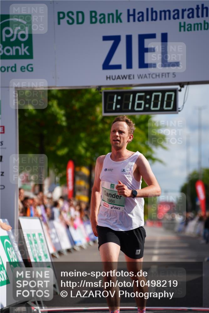 20.09.2026 - PSD Bank Halbmarathon LAZAROV Photography http://msf.ph/oto/10498219 20.09.2026 11:16:00 Ziel 3986 meine-sportfotos.de