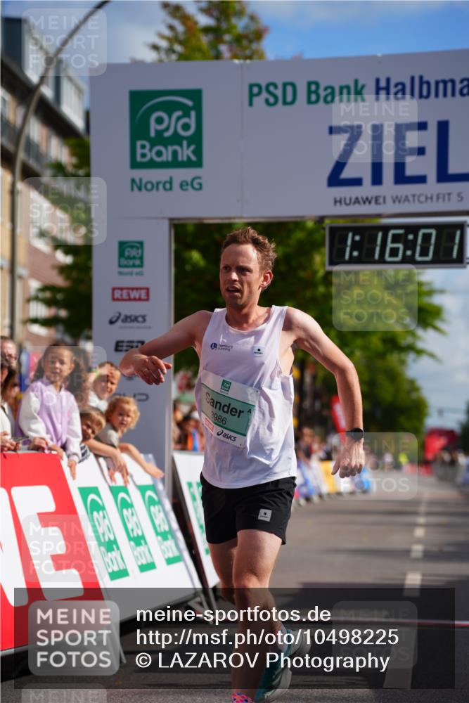 20.09.2026 - PSD Bank Halbmarathon LAZAROV Photography http://msf.ph/oto/10498225 20.09.2026 11:16:00 Ziel 3986 meine-sportfotos.de