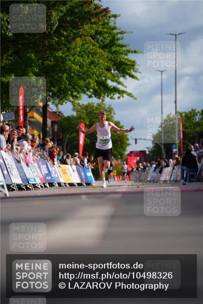 20.09.2026 - PSD Bank Halbmarathon LAZAROV Photography http://msf.ph/oto/10498326 20.09.2026 11:17:01 Ziel 1335 meine-sportfotos.de