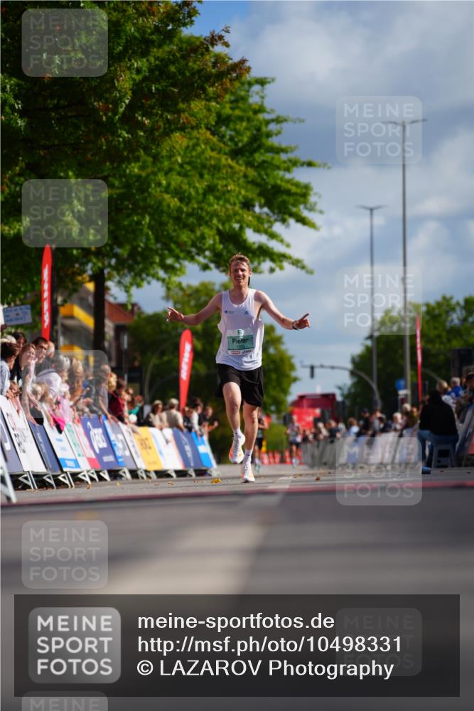20.09.2026 - PSD Bank Halbmarathon LAZAROV Photography http://msf.ph/oto/10498331 20.09.2026 11:17:02 Ziel 1335 meine-sportfotos.de