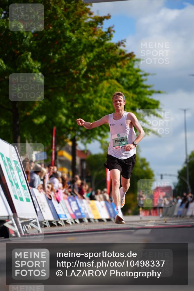20.09.2026 - PSD Bank Halbmarathon LAZAROV Photography http://msf.ph/oto/10498337 20.09.2026 11:17:03 Ziel 1335 meine-sportfotos.de