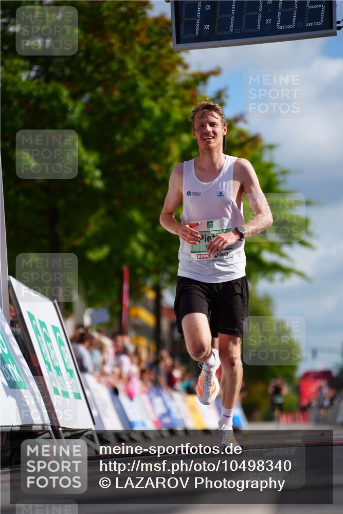 20.09.2026 - PSD Bank Halbmarathon LAZAROV Photography http://msf.ph/oto/10498340 20.09.2026 11:17:05 Ziel 1335 meine-sportfotos.de