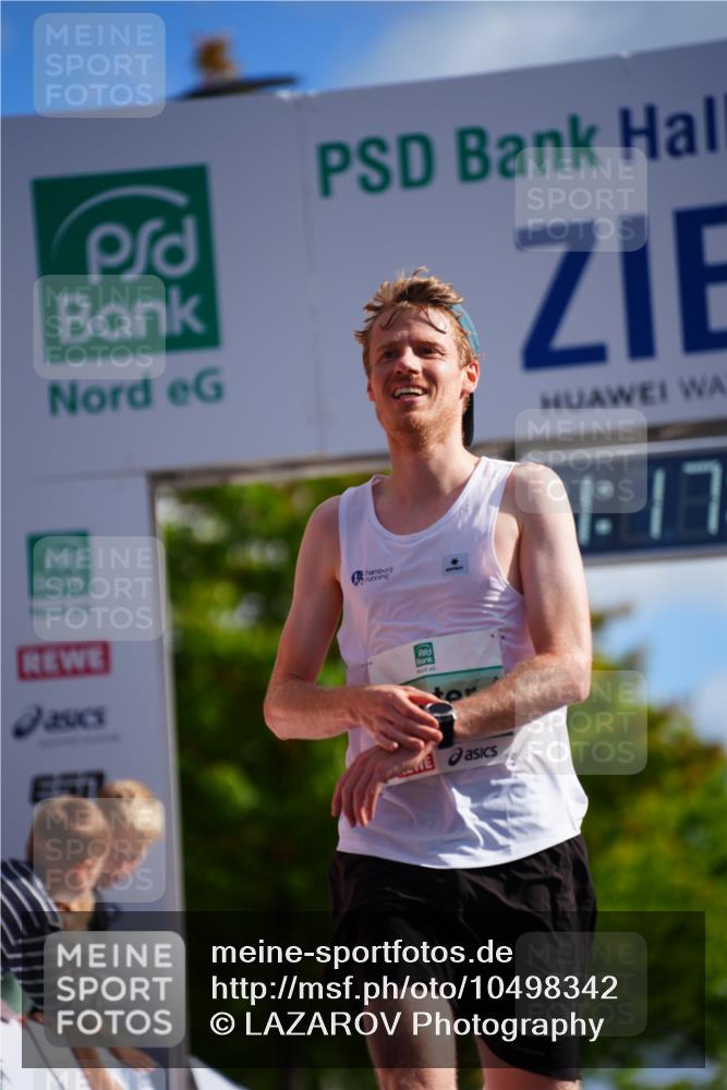 20.09.2026 - PSD Bank Halbmarathon LAZAROV Photography http://msf.ph/oto/10498342 20.09.2026 11:17:06 Ziel 1335 meine-sportfotos.de